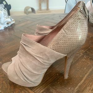Vince Camuto pumps